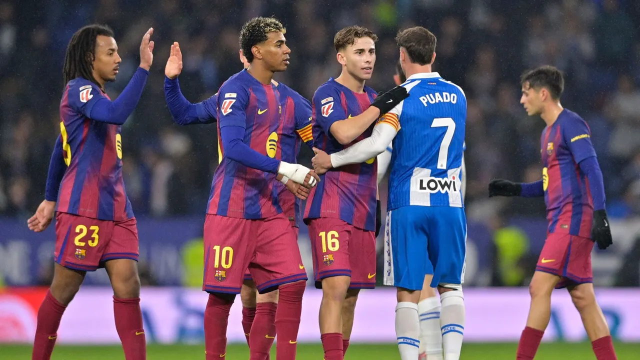 مانشستر سيتي وليفربول وتشيلسي يتنافسون على نجم برشلونة